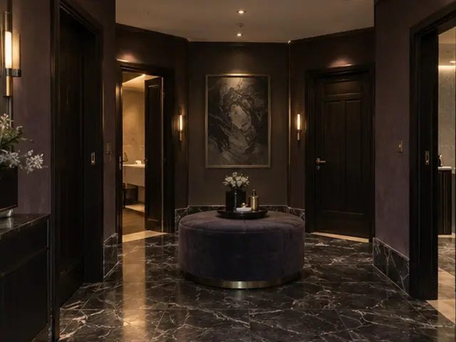 Yuvarlak puflu, mermer zeminli bekleme alanı — Zincirlikuyu, Masaj Salonun